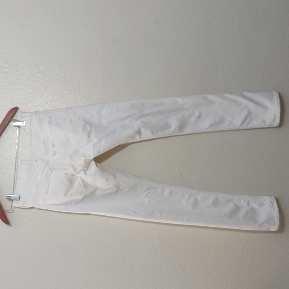 SLIGHTLY USED BANANA REPUBLIC WHITE JEANS 28/32 SLIM HAS STAIN ON BACK OF LEG - Picture 9 of 12